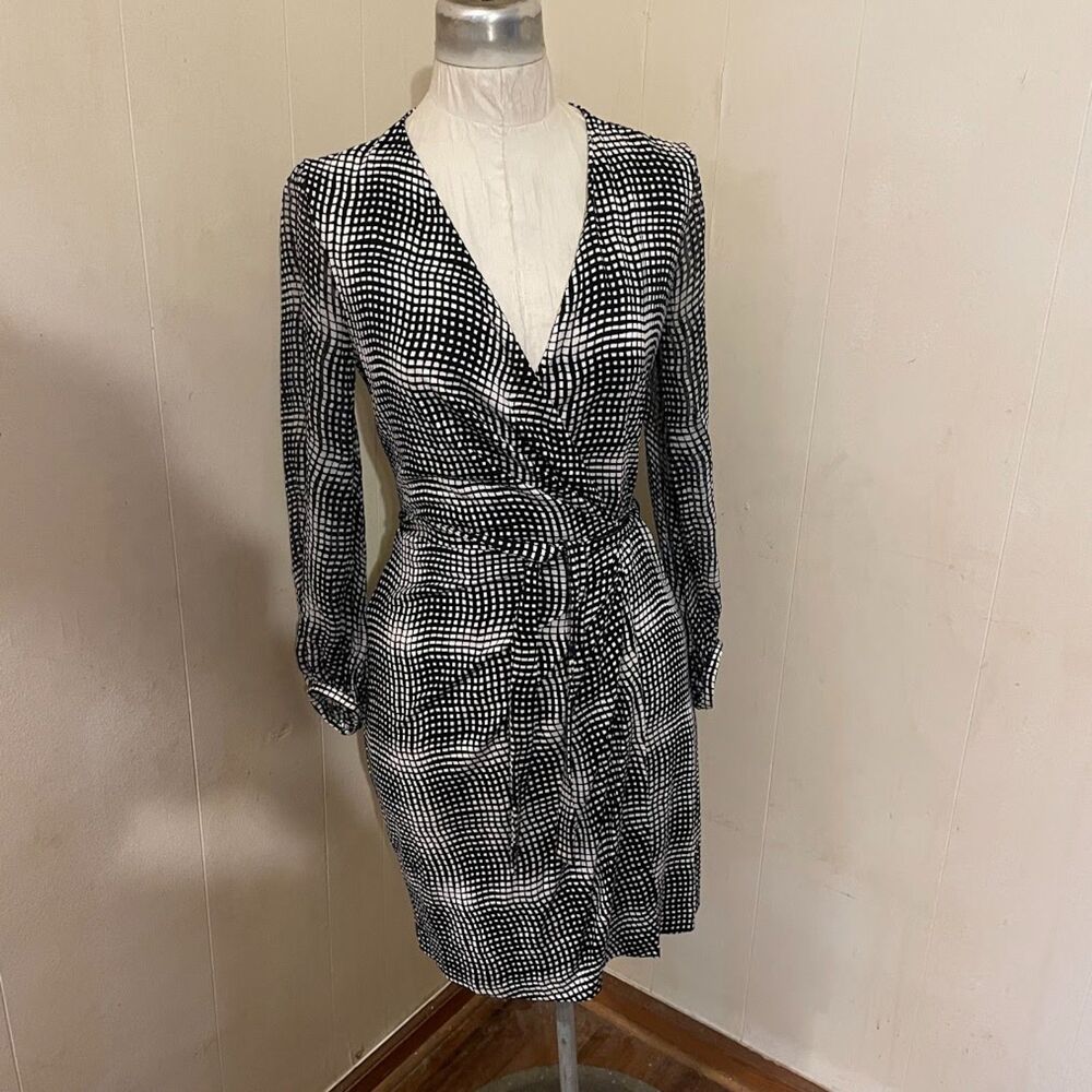 DIANE VON FURSTENBERG SIGOURNEY Silk Jersey Wrap Dress Chiffon Sleeves sz 8